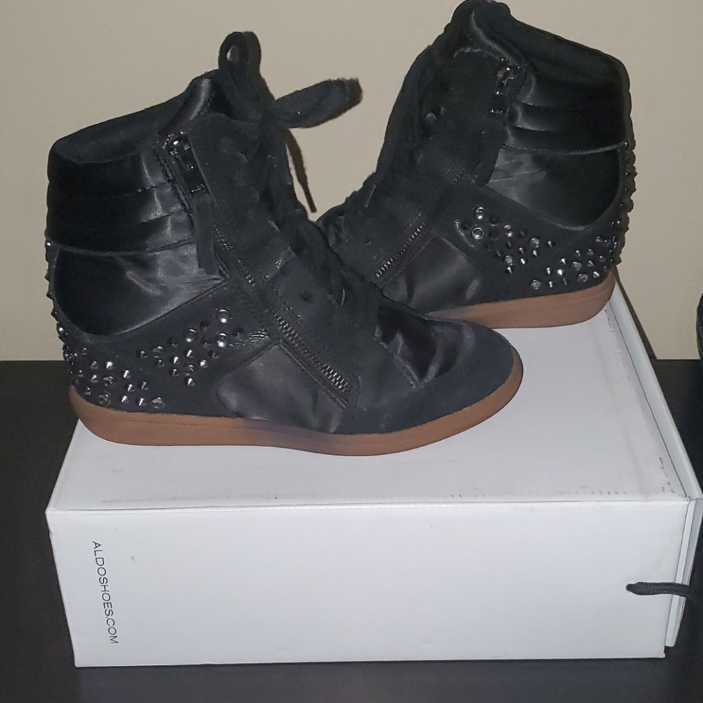 Shoes - Picture 4 of 6